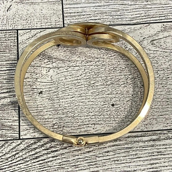 Authentic Vintage VTG Camp Fire Girls Logo Gold Bracelet Spring Loaded - Picture 4 of 9